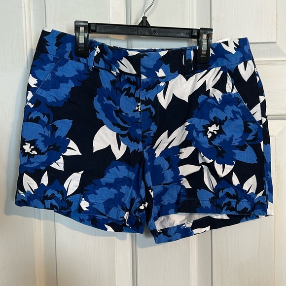 Tommy Hilfiger Blue Floral short size 6 - Picture 1 of 3